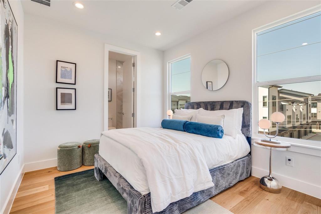 Light-filled room featuring wood-finish flooring, recessed lighting, and expansive windows