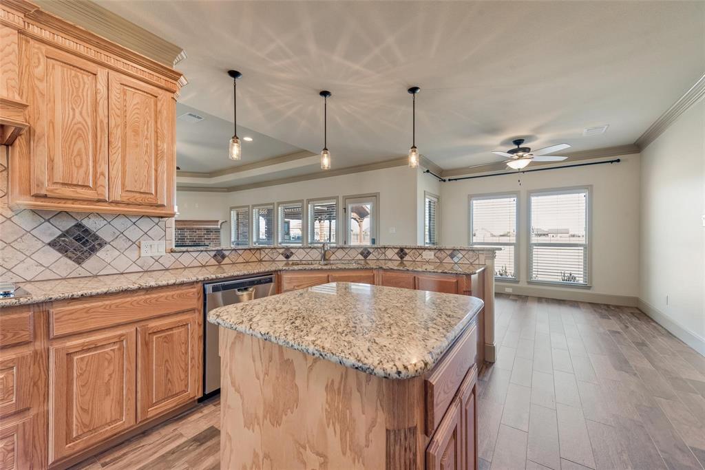 2921 W Alamosa Drive, Terrell, TX 75160