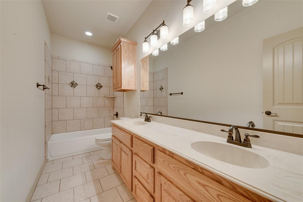 2921 W Alamosa Drive, Terrell, TX 75160
