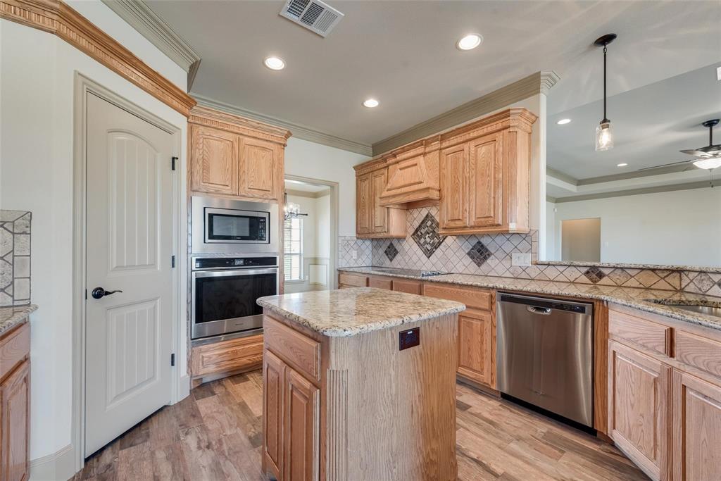 2921 W Alamosa Drive, Terrell, TX 75160