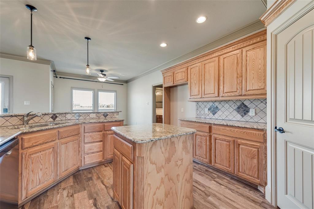 2921 W Alamosa Drive, Terrell, TX 75160