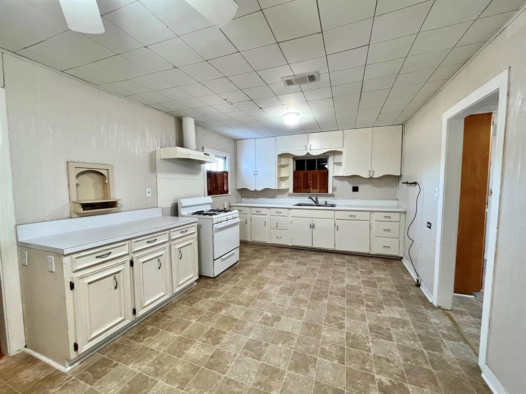 110 N Hwy 34 Street, Kaufman, TX 75142