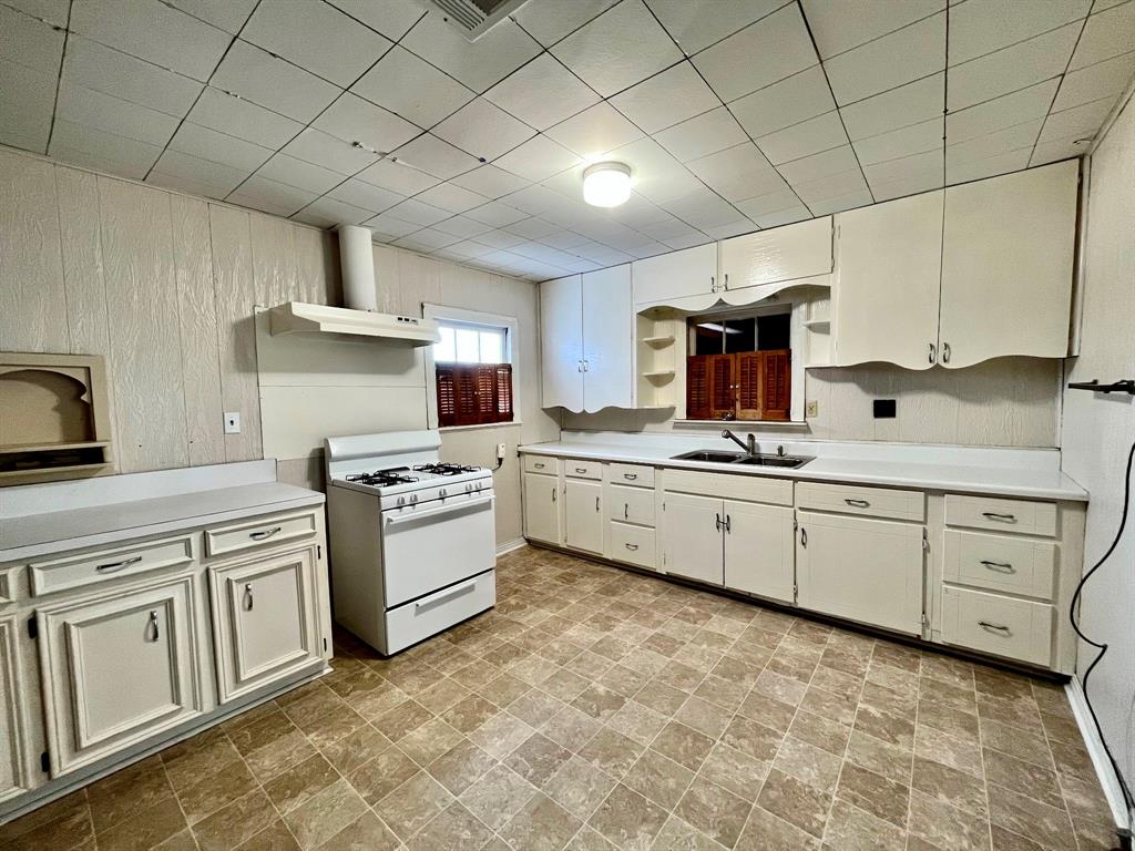 110 N Hwy 34 Street, Kaufman, TX 75142