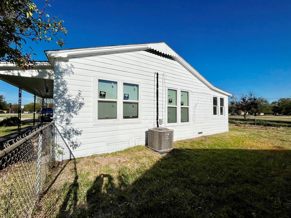 110 N Hwy 34 Street, Kaufman, TX 75142