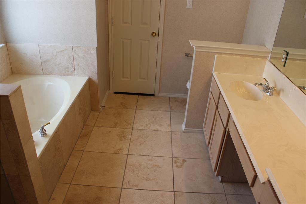 1813 Arbor Creek Drive, Garland, TX 75040