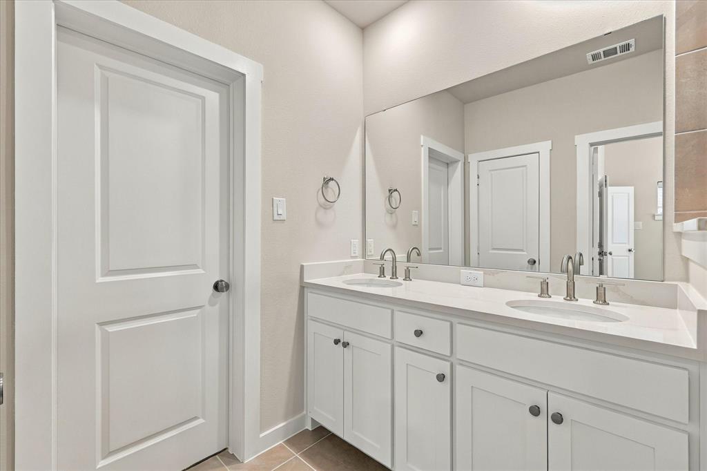 Master bath showing the closet door