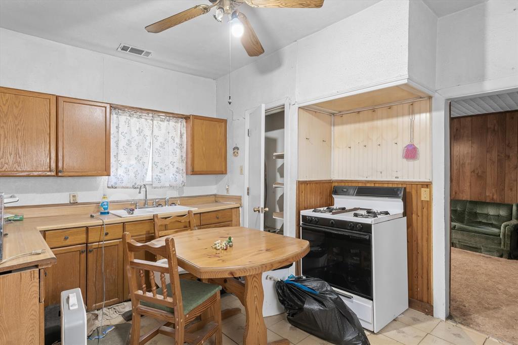 918 N Jefferson Street, Lancaster, TX 75146