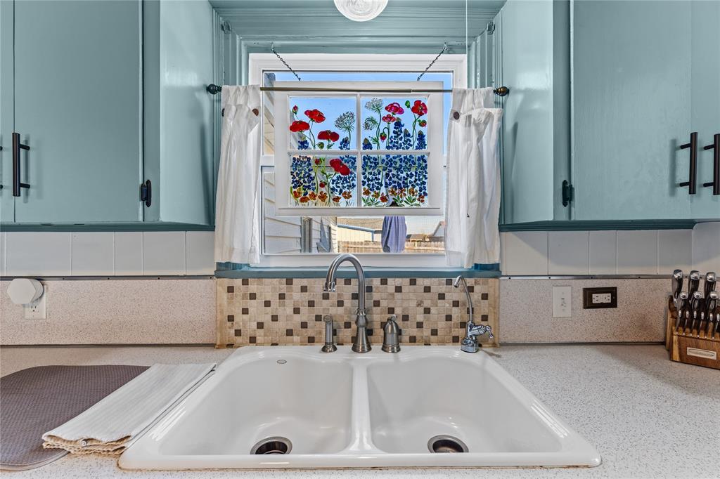 608 Johnson Drive, McGregor, TX 76657