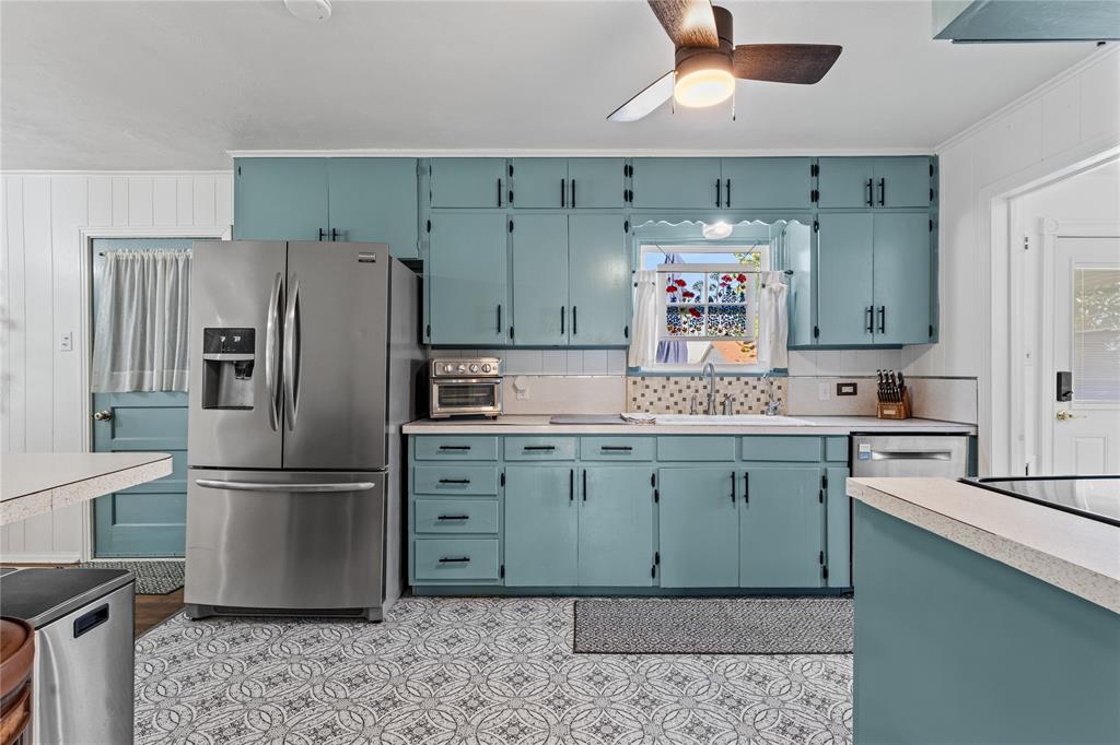 608 Johnson Drive, McGregor, TX 76657