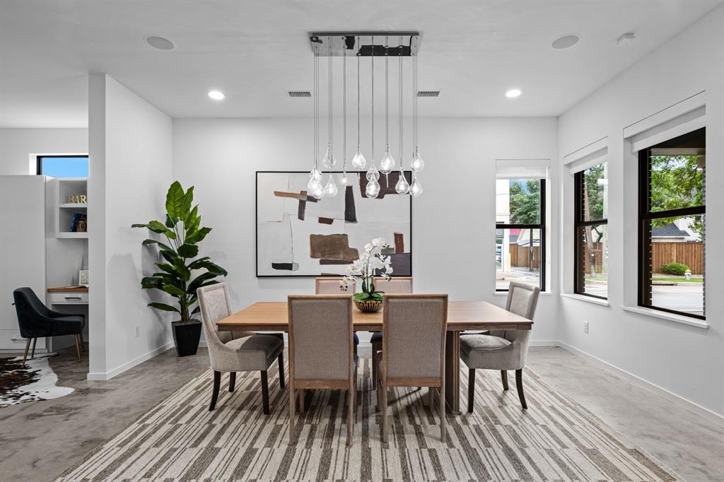 From intimate dinners to holiday celebrations, a dining room ready for every occasion.