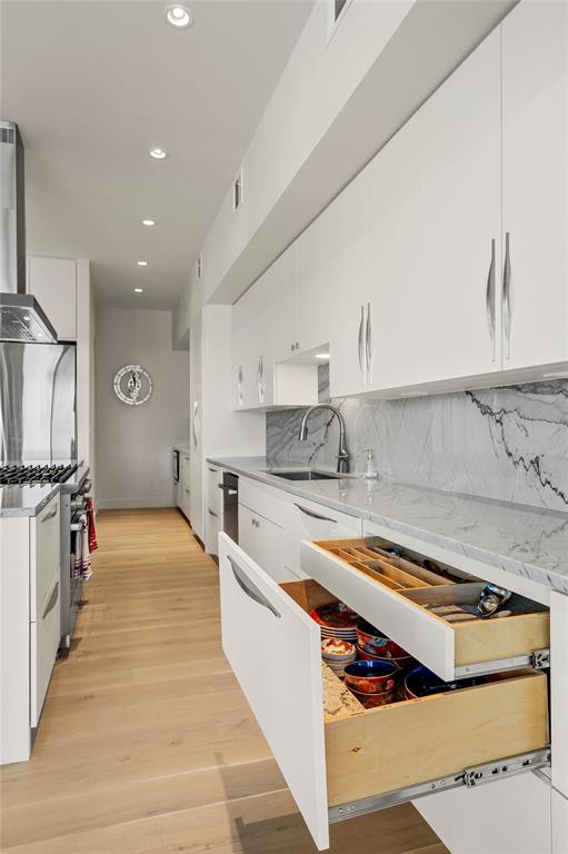 Custom double drawer through out kitchen providing amble storage kitchen storage space.