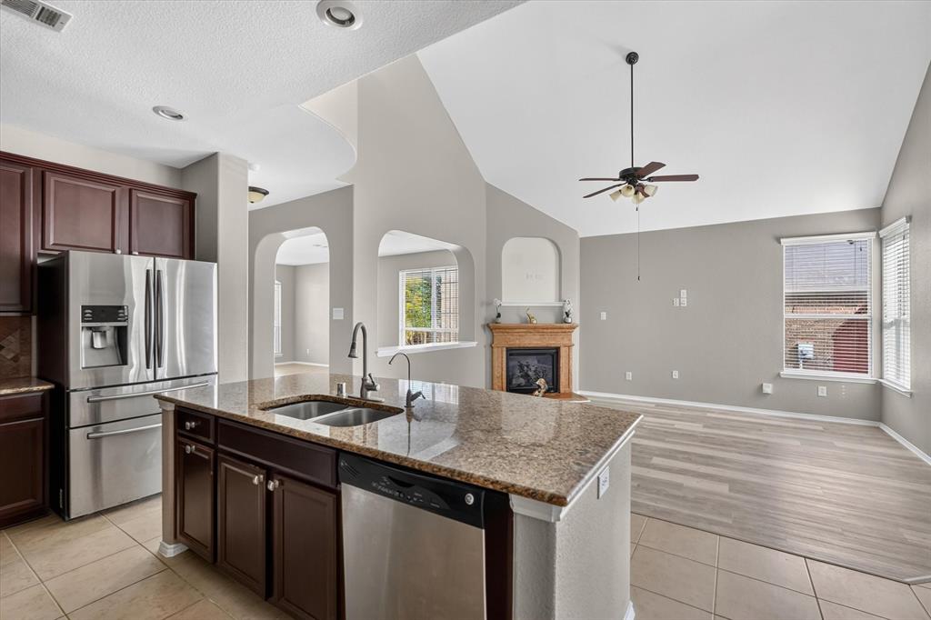 424 Castle Street, DeSoto, TX 75115