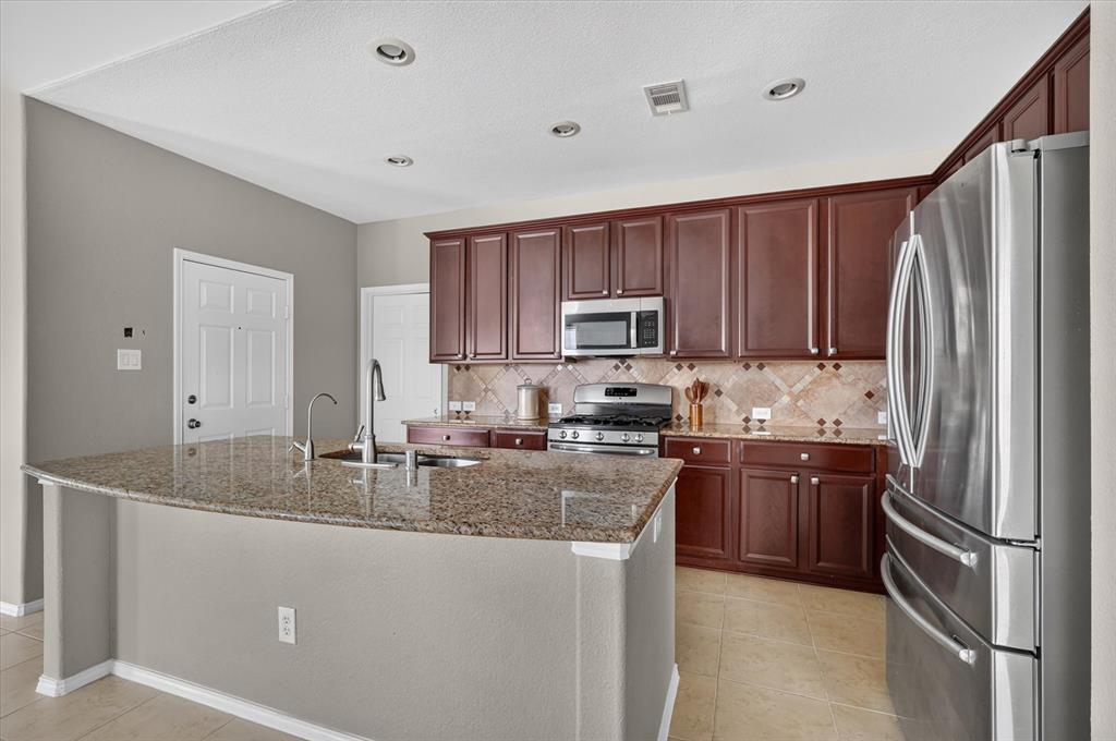 424 Castle Street, DeSoto, TX 75115 424 Castle Street, DeSoto, TX 75115