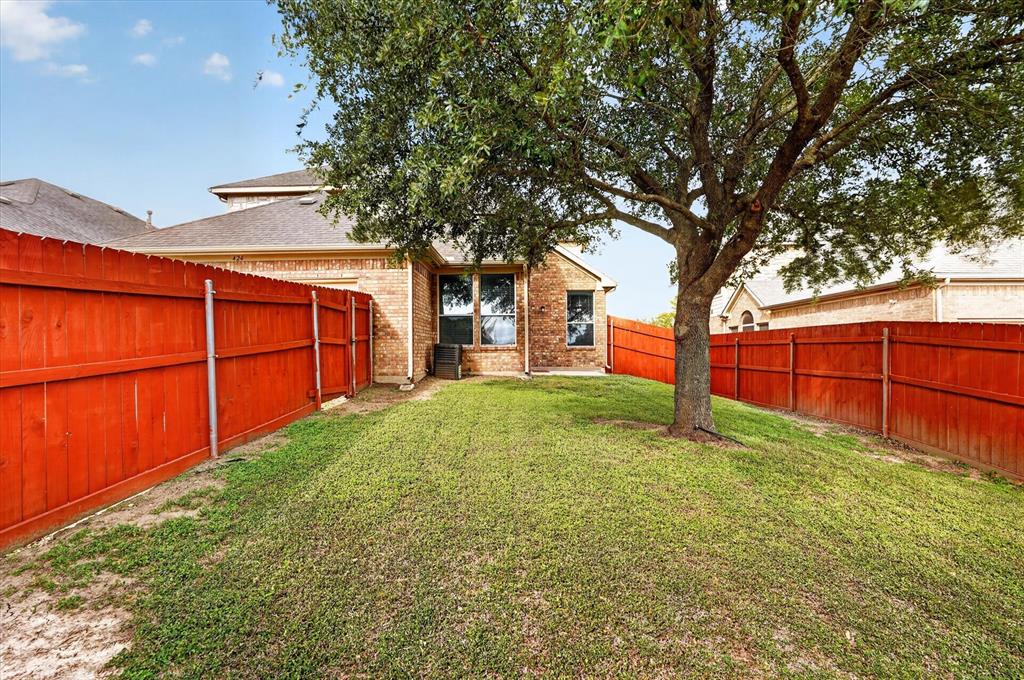 424 Castle Street, DeSoto, TX 75115