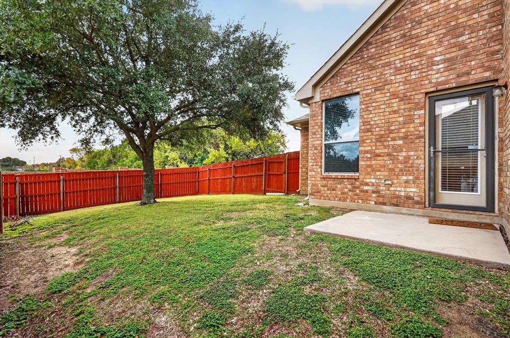 424 Castle Street, DeSoto, TX 75115