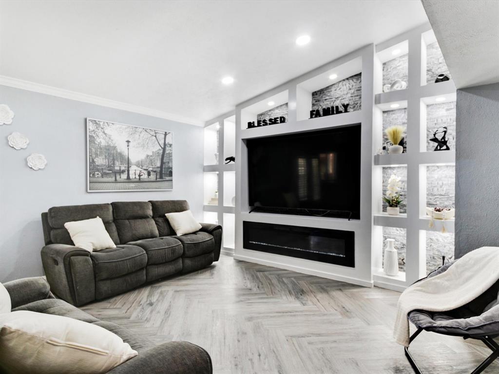 7232 Long Canyon Trail, Dallas, TX 75249