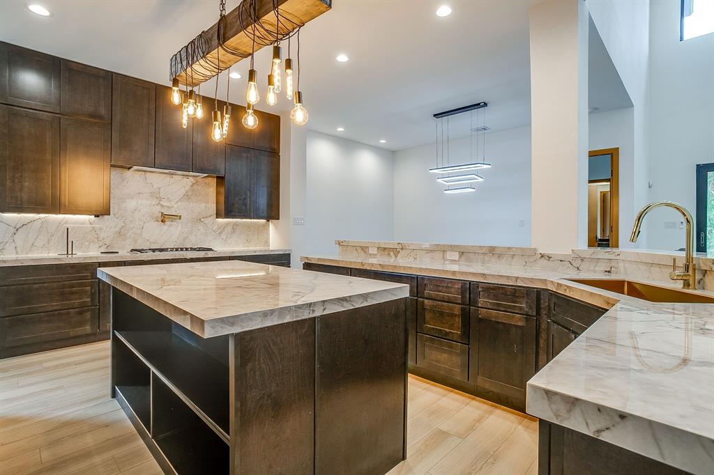 1121 wishing well Court, Cedar Hill, TX 75104
