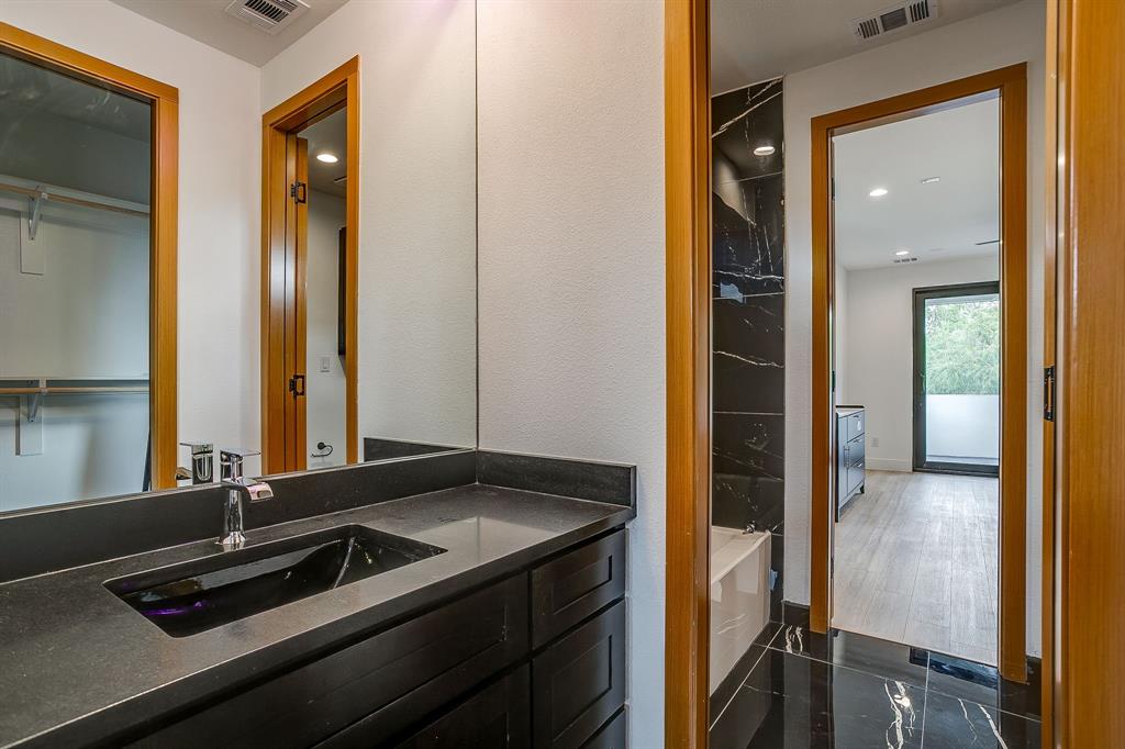 1121 wishing well Court, Cedar Hill, TX 75104