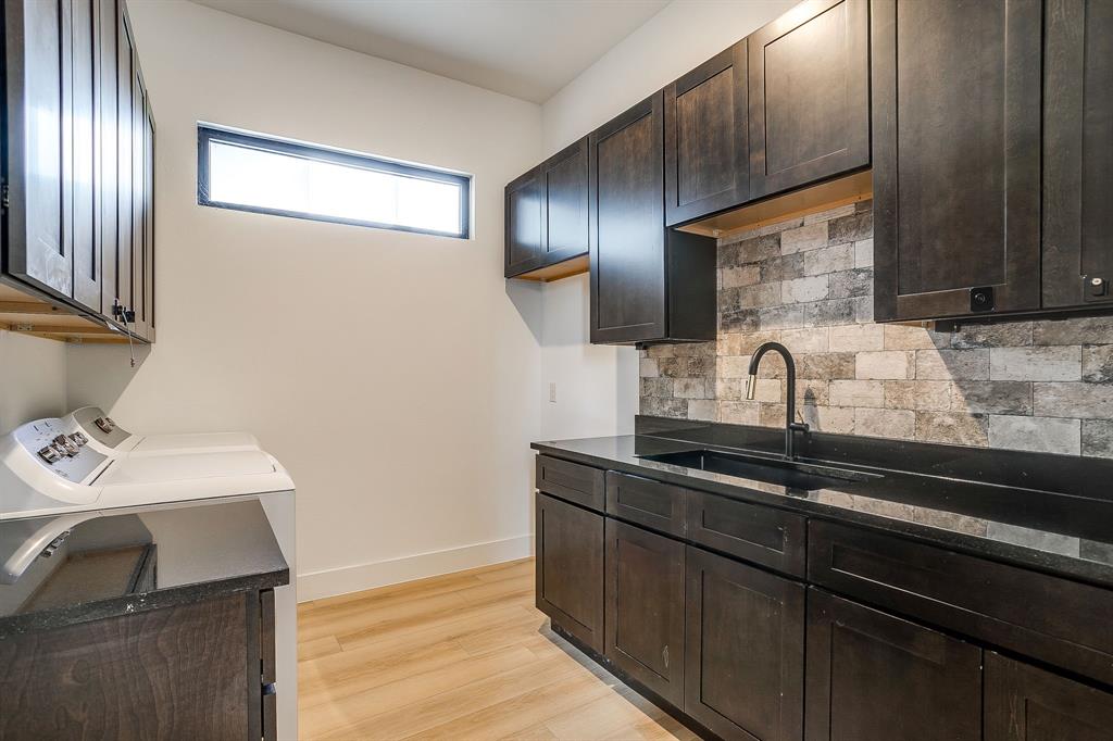 1121 wishing well Court, Cedar Hill, TX 75104