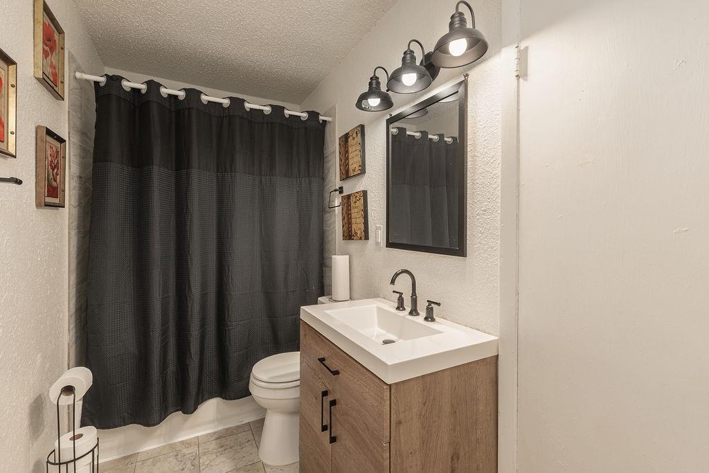 1210 Pollard Street, Greenville, TX 75401