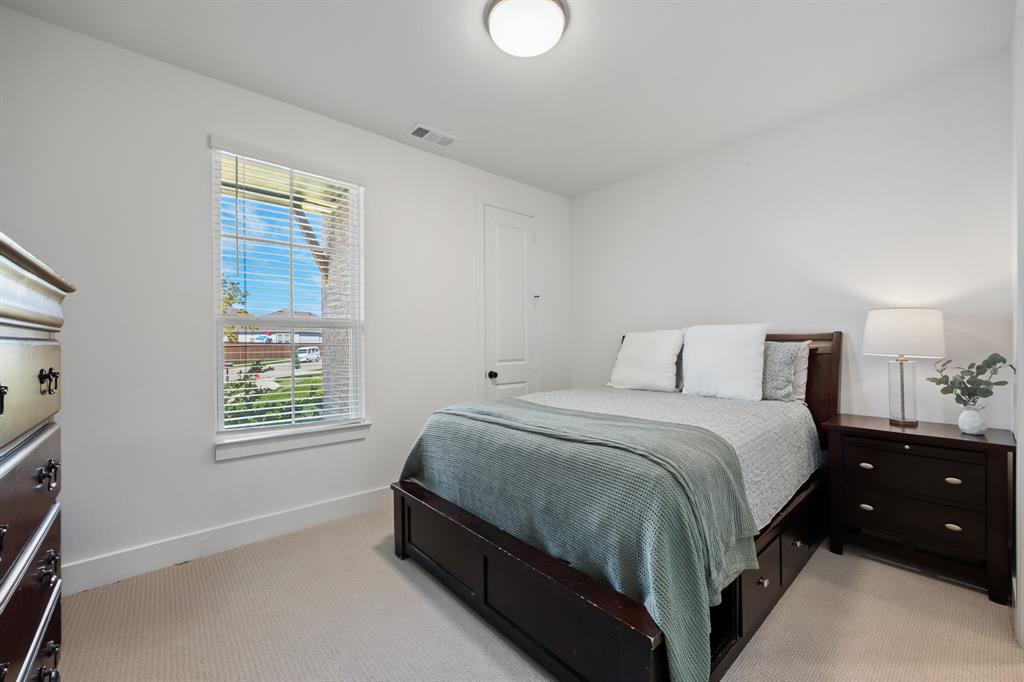 Downstairs guest with ensuite bathroom