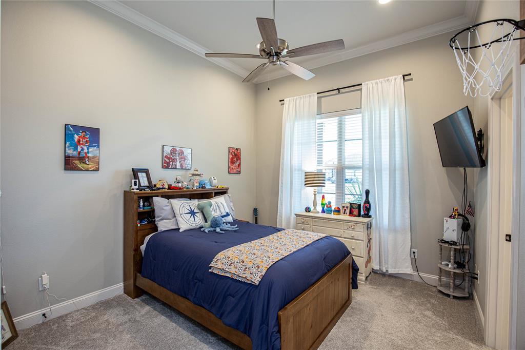 Bedroom 4 connects to jack n jill bathroom