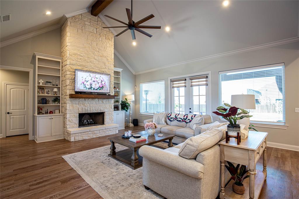 Vaulted ceilings with built ins.