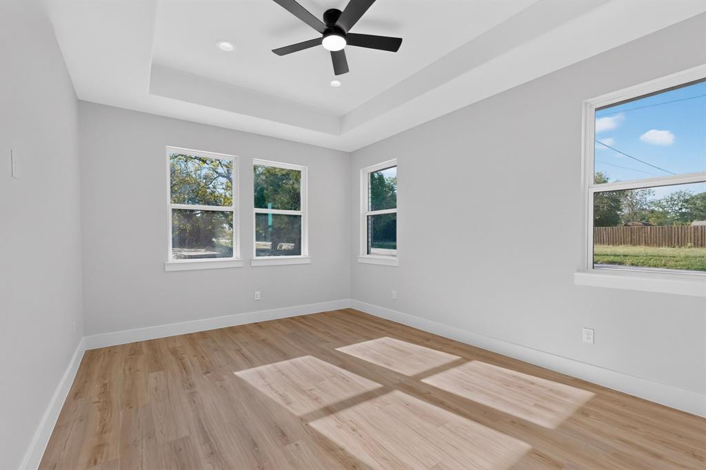 1309 N BRECKENRIDGE Street, Ennis, TX 75119