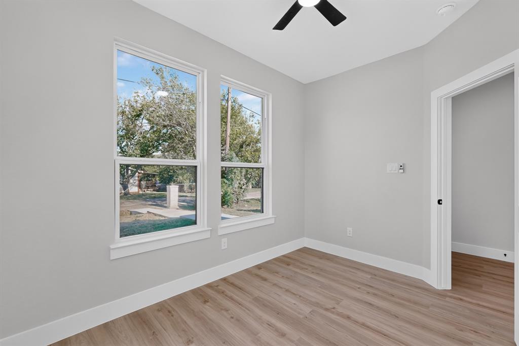 1309 N BRECKENRIDGE Street, Ennis, TX 75119