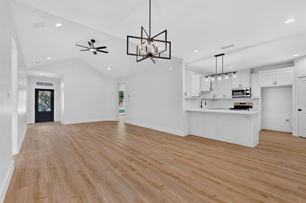 1309 N BRECKENRIDGE Street, Ennis, TX 75119