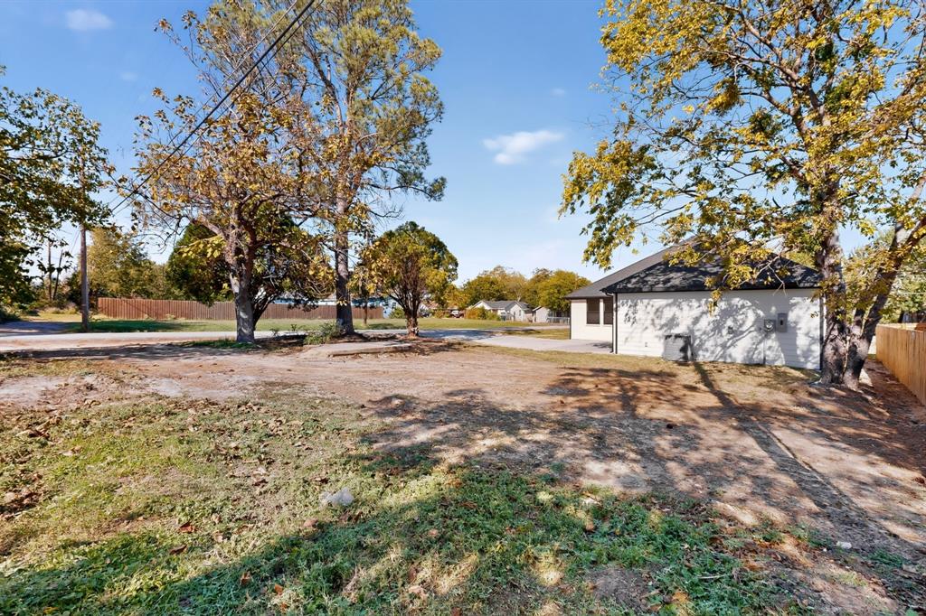 1309 N BRECKENRIDGE Street, Ennis, TX 75119
