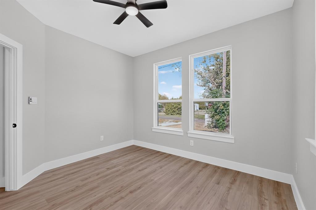 1309 N BRECKENRIDGE Street, Ennis, TX 75119