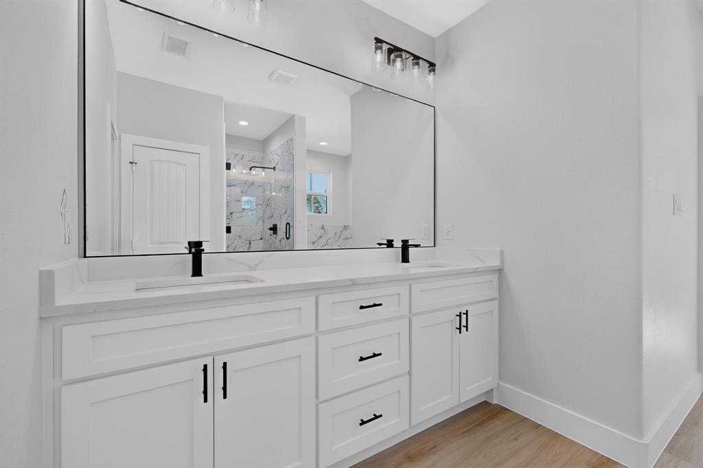 1309 N BRECKENRIDGE Street, Ennis, TX 75119