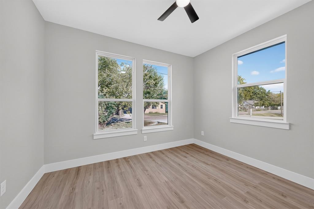 1309 N BRECKENRIDGE Street, Ennis, TX 75119