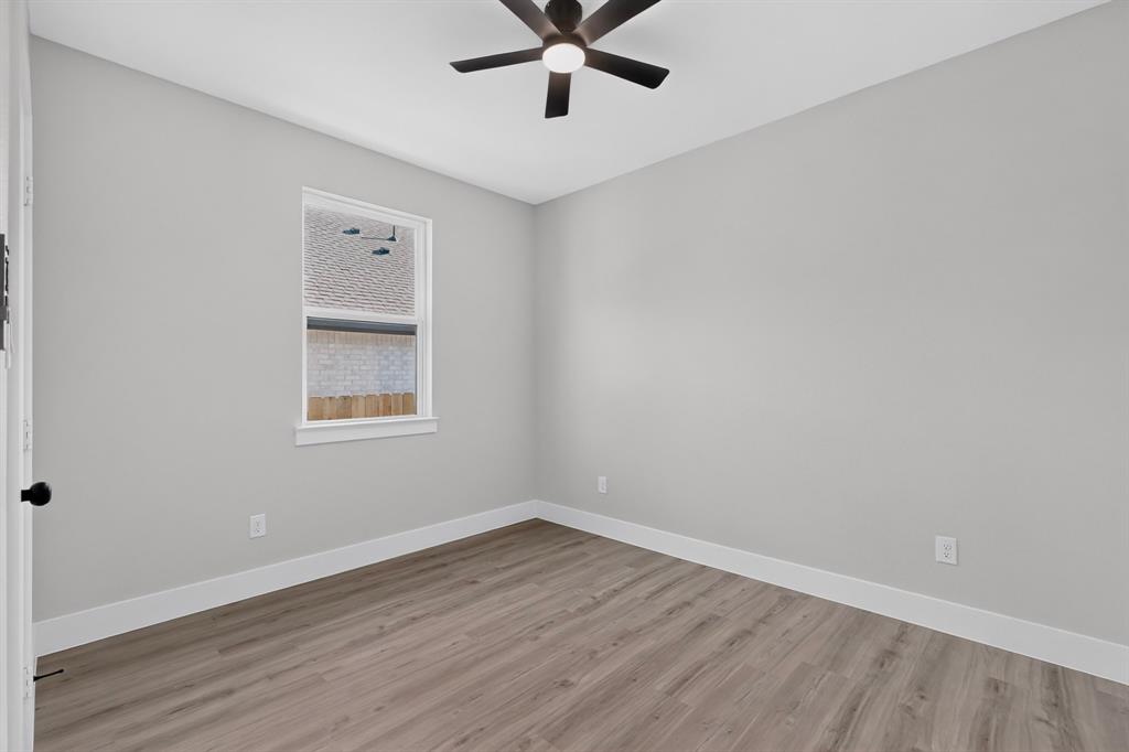1309 N BRECKENRIDGE Street, Ennis, TX 75119