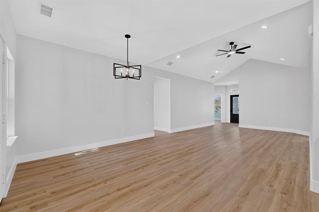1309 N BRECKENRIDGE Street, Ennis, TX 75119