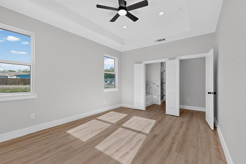 1309 N BRECKENRIDGE Street, Ennis, TX 75119
