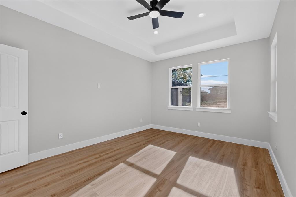 1309 N BRECKENRIDGE Street, Ennis, TX 75119