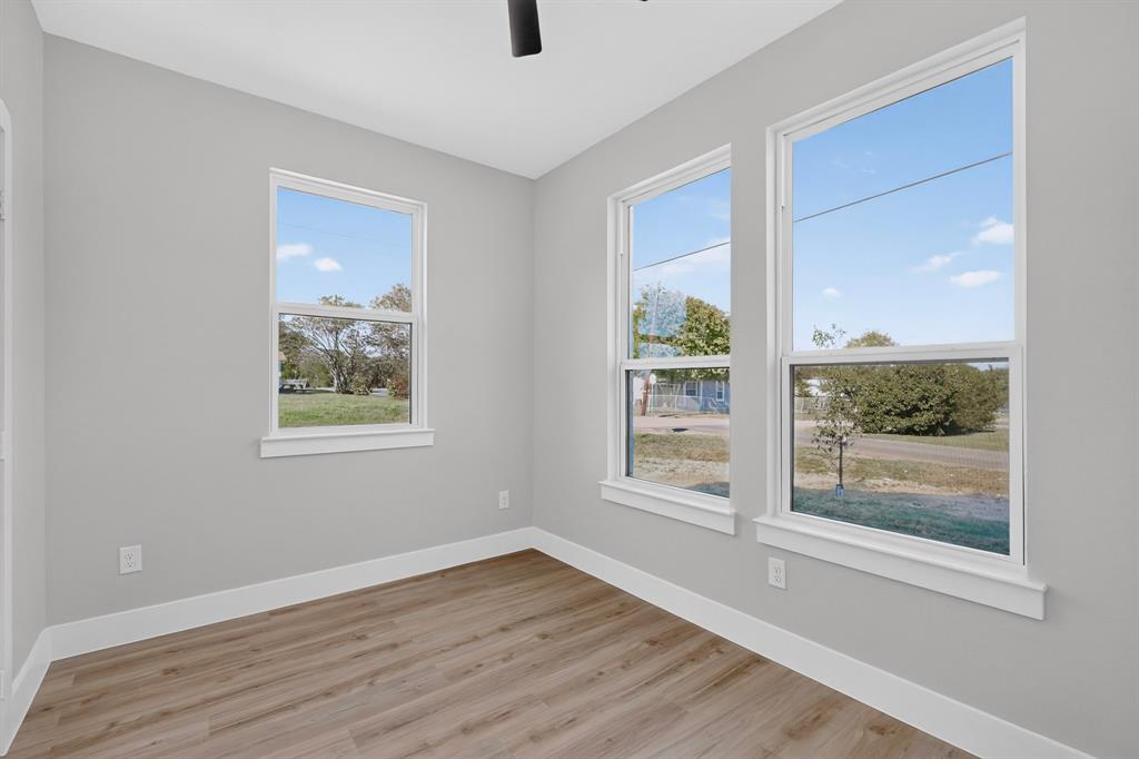 1309 N BRECKENRIDGE Street, Ennis, TX 75119