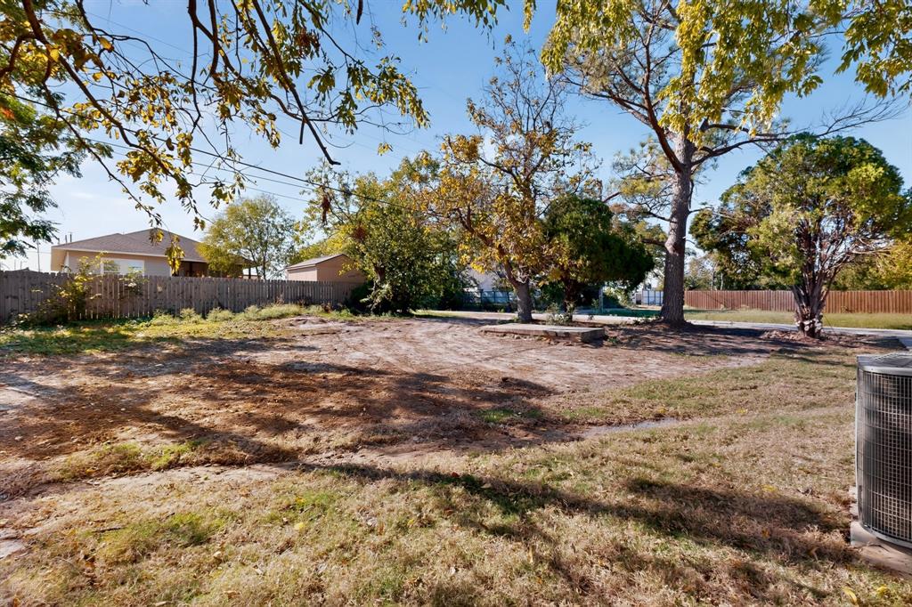 1309 N BRECKENRIDGE Street, Ennis, TX 75119
