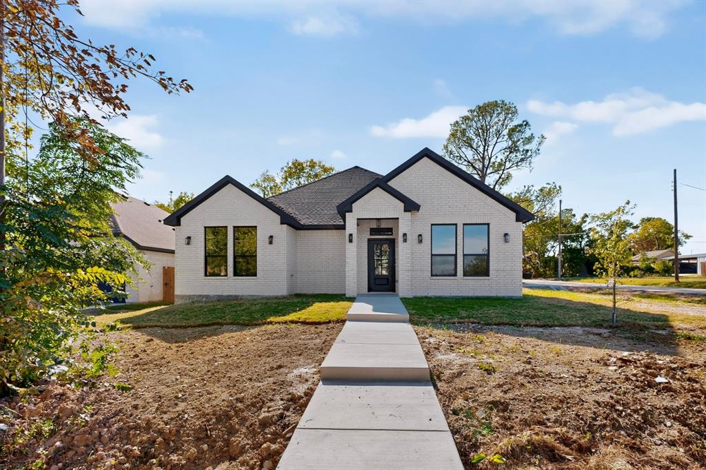 1309 N BRECKENRIDGE Street, Ennis, TX 75119