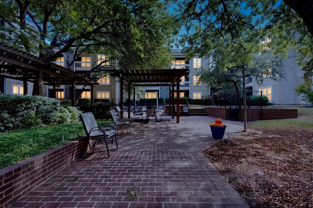 Gather your friends and family to dine alfresco under the stars in the community courtyard.