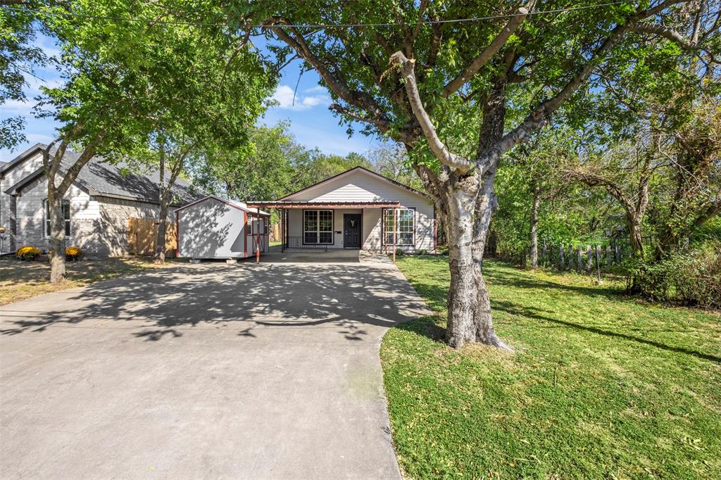 810 S Sherman Street, Ennis, TX 75119