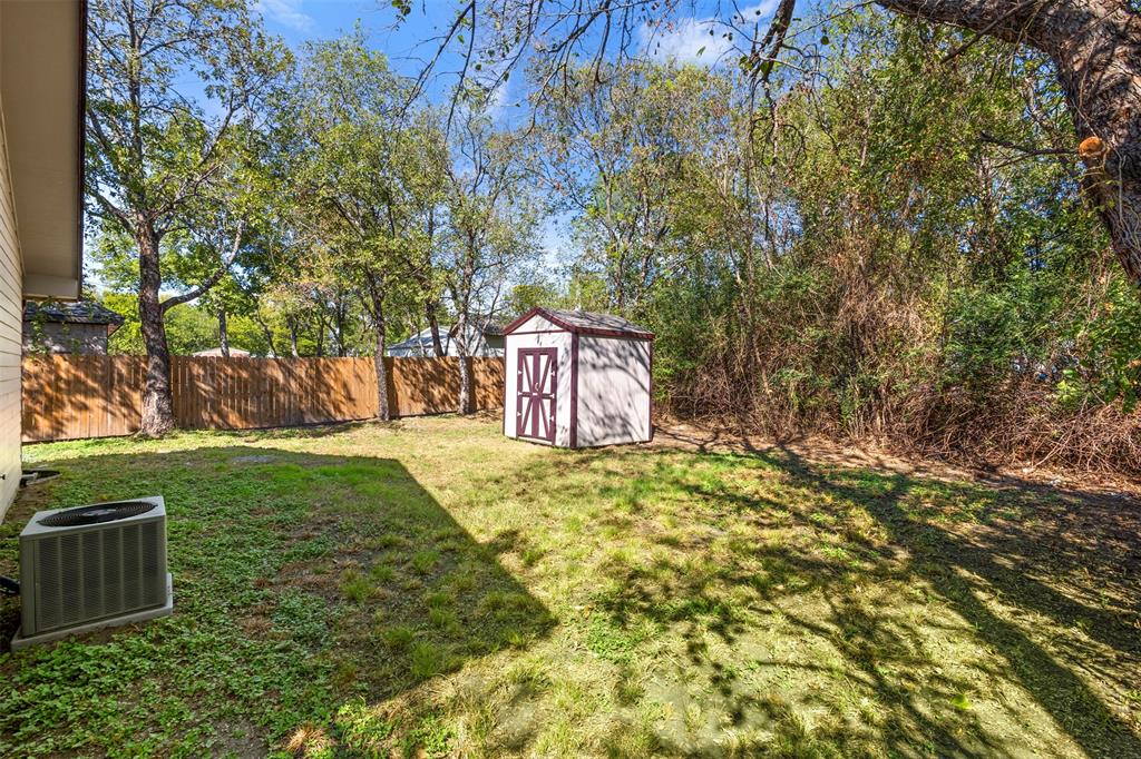 810 S Sherman Street, Ennis, TX 75119
