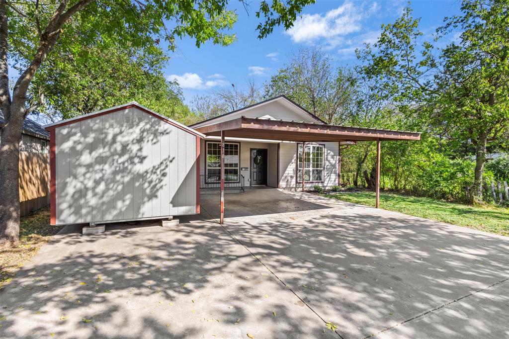 810 S Sherman Street, Ennis, TX 75119