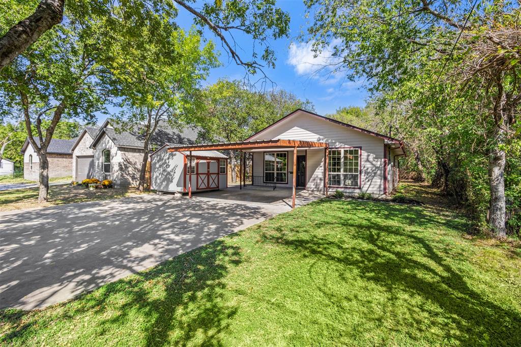 810 S Sherman Street, Ennis, TX 75119