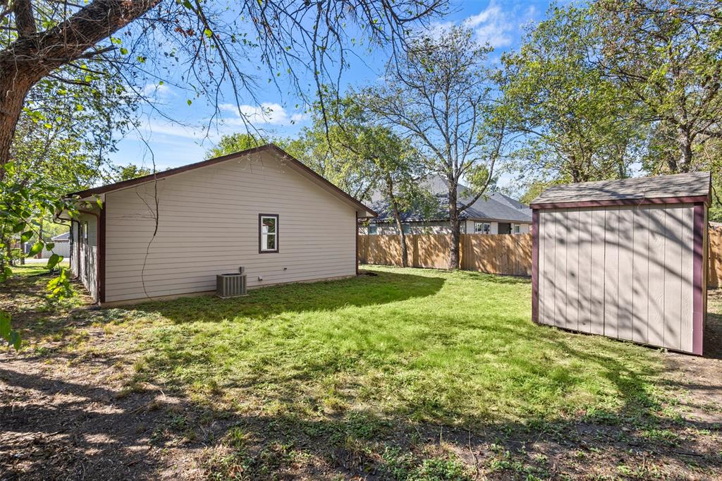 810 S Sherman Street, Ennis, TX 75119