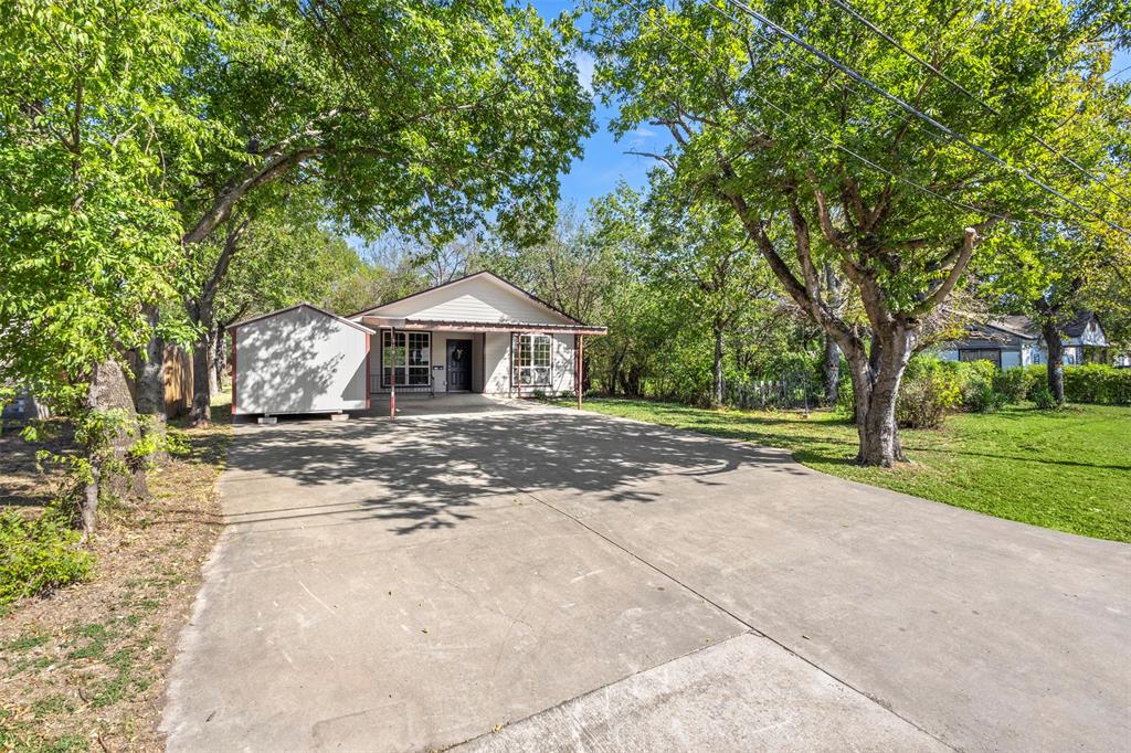 810 S Sherman Street, Ennis, TX 75119