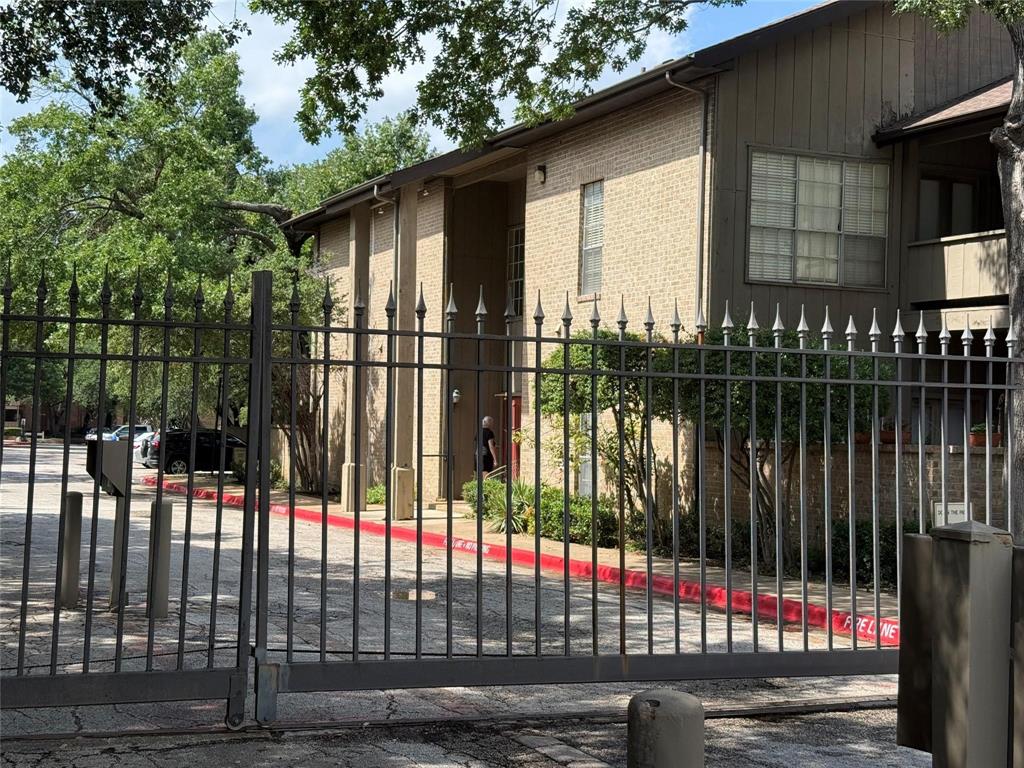 10407 High Hollows Drive, #107, Dallas, TX 75230 10407 High Hollows Drive, #107, Dallas, TX 75230