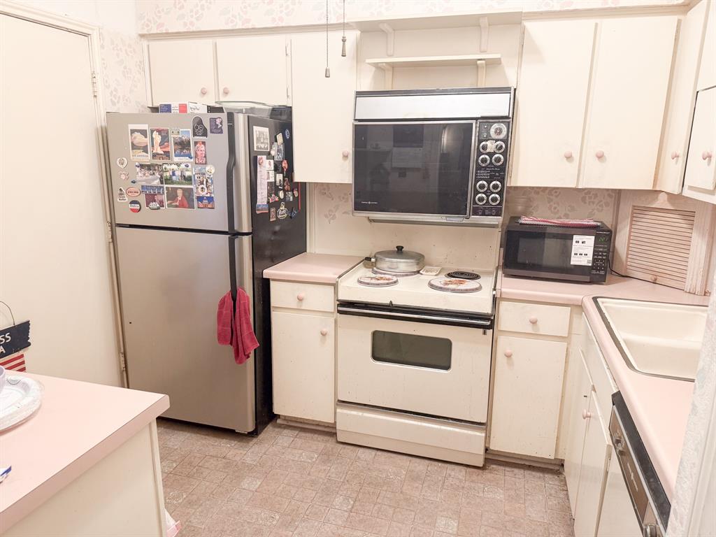 10407 High Hollows Drive, #107, Dallas, TX 75230